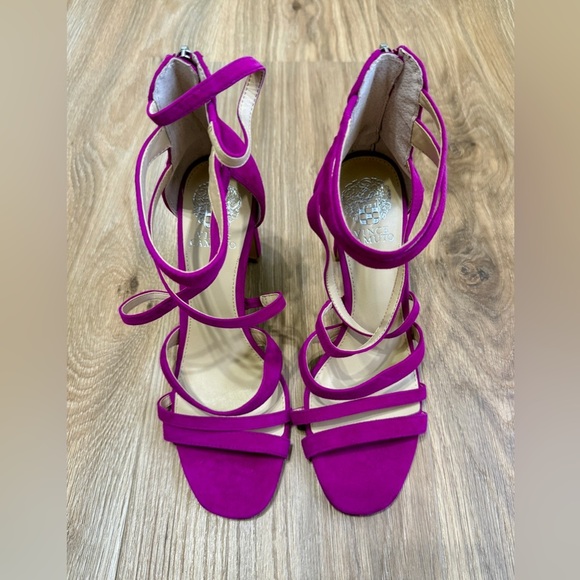 Vince Camuto Bunniva Strappy Suede Sandals Dragonfruit color Size 9M NEW - Picture 3 of 5